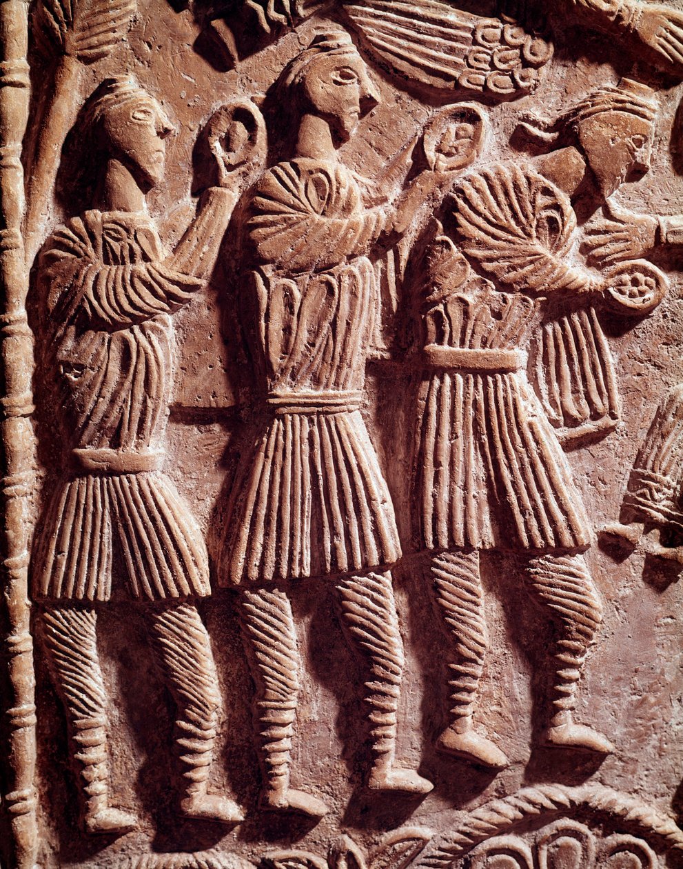 Lombardské umění: moudří králové, nízký reliéf z oltáře vévody Rachise - Sochařství, lombardské umění, 737-744 - Cividale del Friuli, Chretien Museum, poklad katedrály od Lombard School