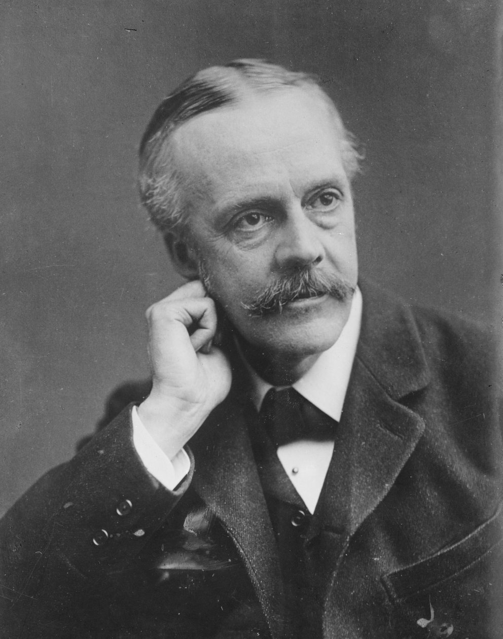 Arthur James Balfour od London Stereoscopic Company