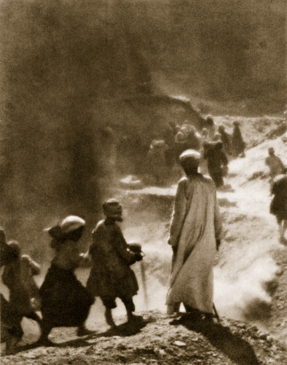 U Tutanchamonovy hrobky, 1916 (fotogravura) od Lord George Carnarvon