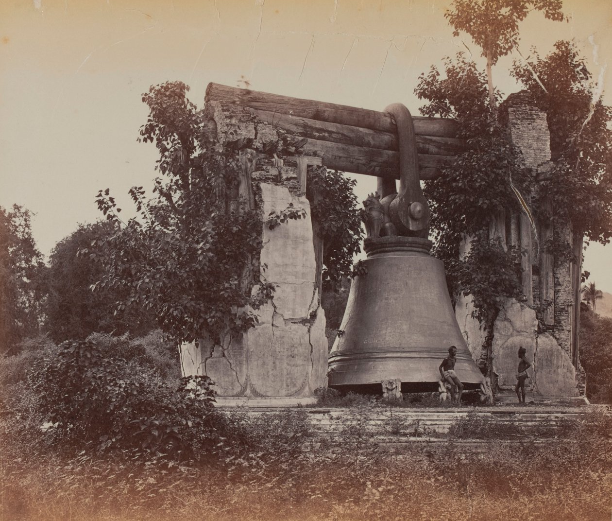 Big Bell, Mandalay, Barma od Lord Henry Rawlinson