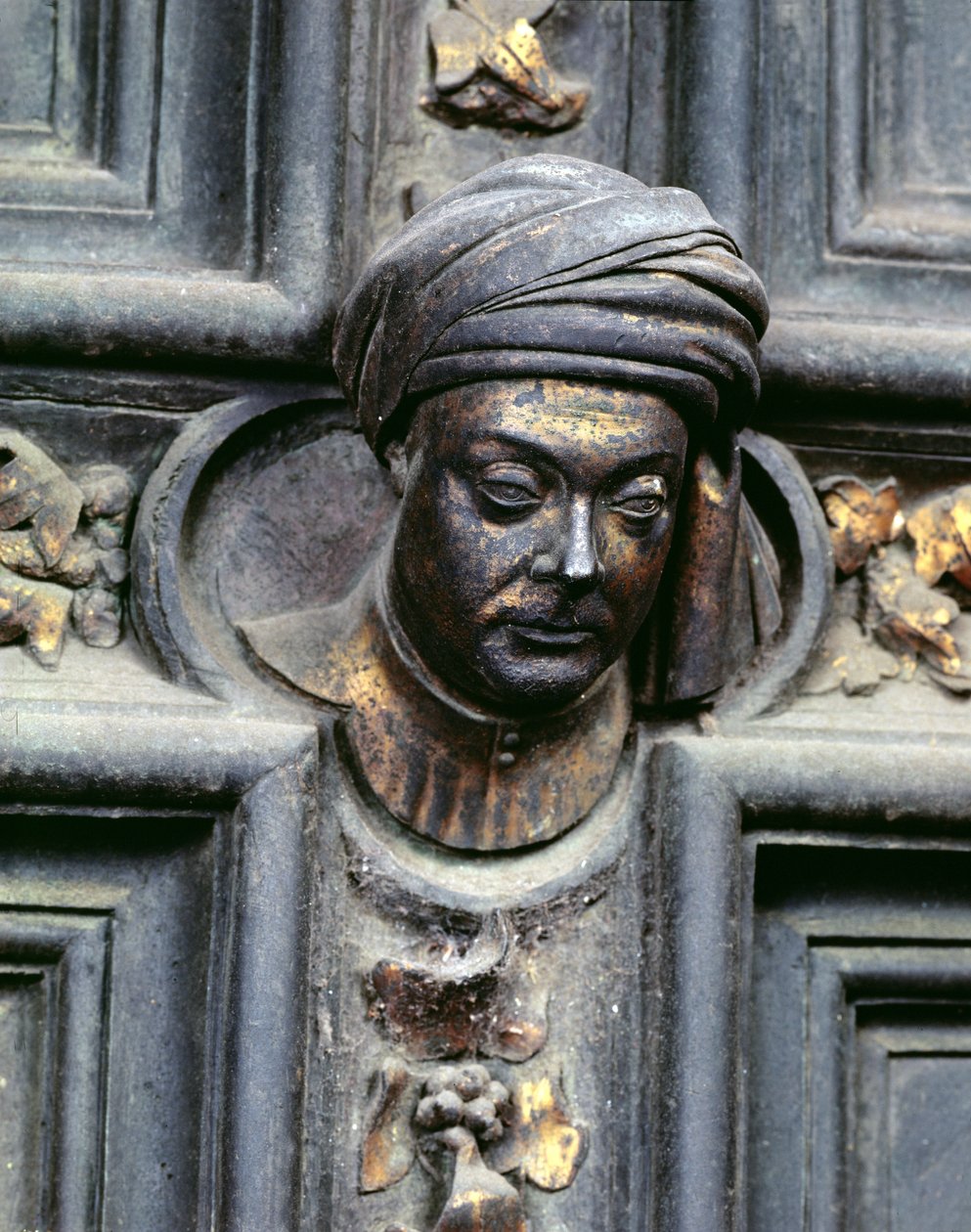 Autoportrét, pátá hlava shora na levých dveřích Severních dveří baptisteria San Giovanni, 1403-24 (bronz) od Lorenzo Ghiberti