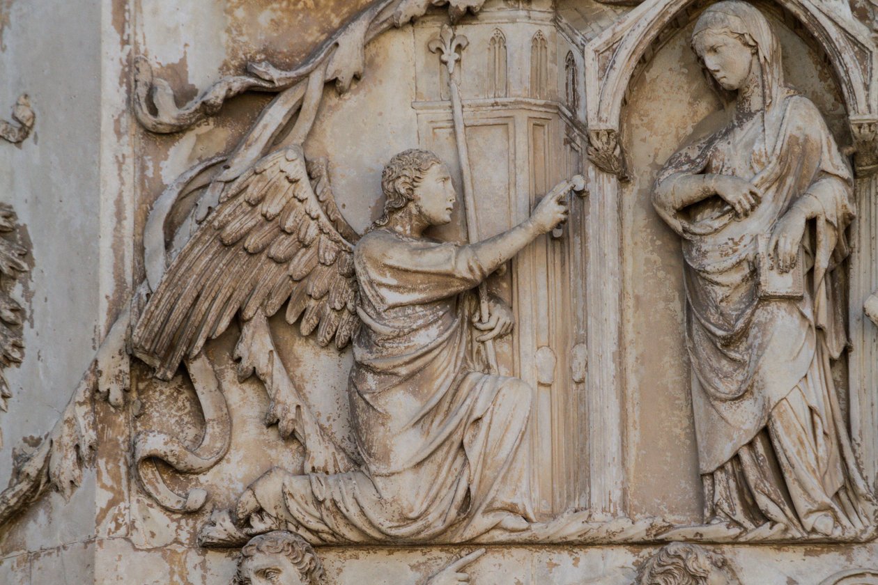 Zvěstování, detail ze scén ze života Krista, Příběhy z Nového zákona, basreliéfy od Lorenza Maitaniho (před 1275-1330), třetí sloup, průčelí katedrály Orvieto, Umbrie, Itálie od Lorenzo Maitani