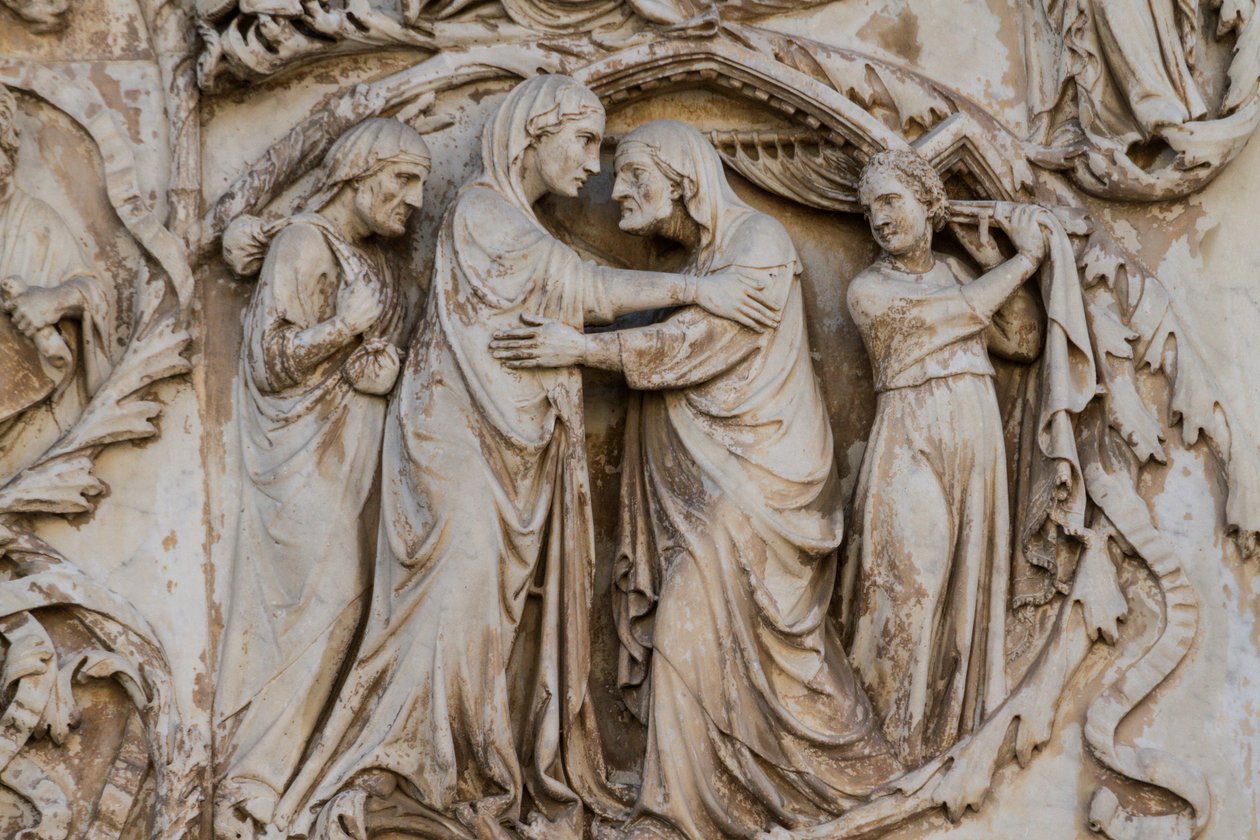 Marie na návštěvě Alžběty, detail ze scén ze života Krista, Příběhy z Nového zákona, basreliéfy od Lorenza Maitaniho (před 1275-1330), třetí sloup, průčelí katedrály Orvieto, Umbrie, Itálie od Lorenzo Maitani