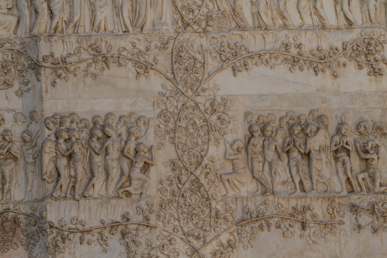 Scény posledního soudu, Příběhy apokalypsy, basreliéfy Lorenza Maitaniho (před 1275-1330) a asistentů, čtvrtý sloup, průčelí katedrály Orvieto, Umbrie, Itálie od Lorenzo Maitani