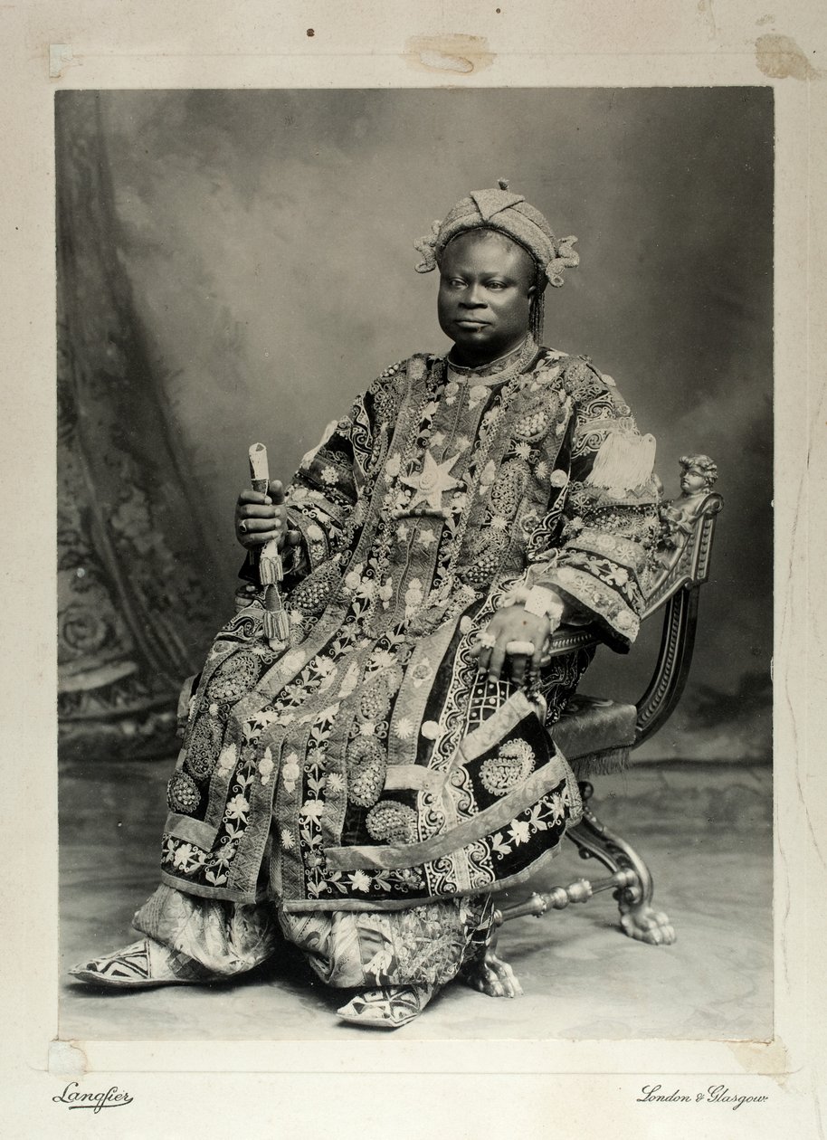 Tegumada Ademola, Anglie, 1904 (želatinový stříbrný tisk) od Louis Adolph Langfier