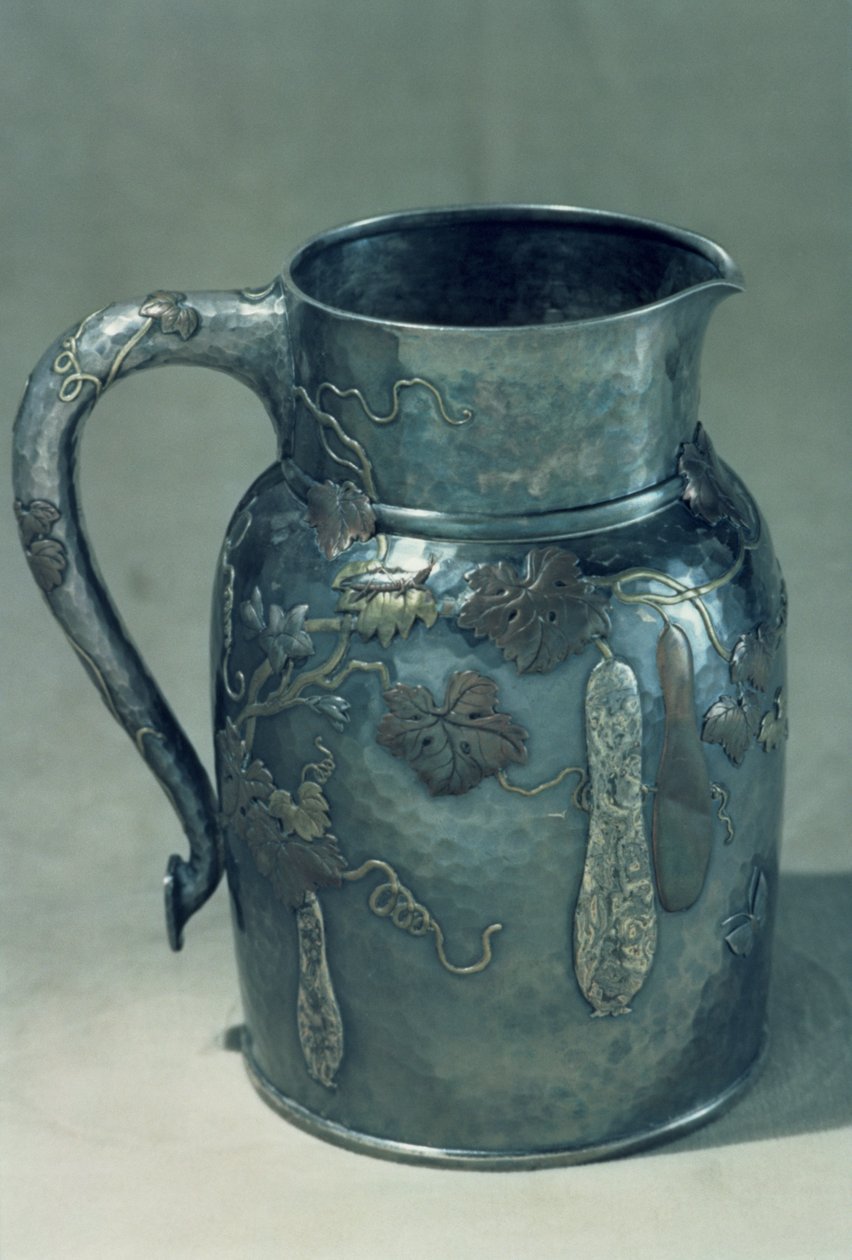 Džbán, New York, cca 1900 (stříbro, mosaz a měď) od Louis Comfort Tiffany