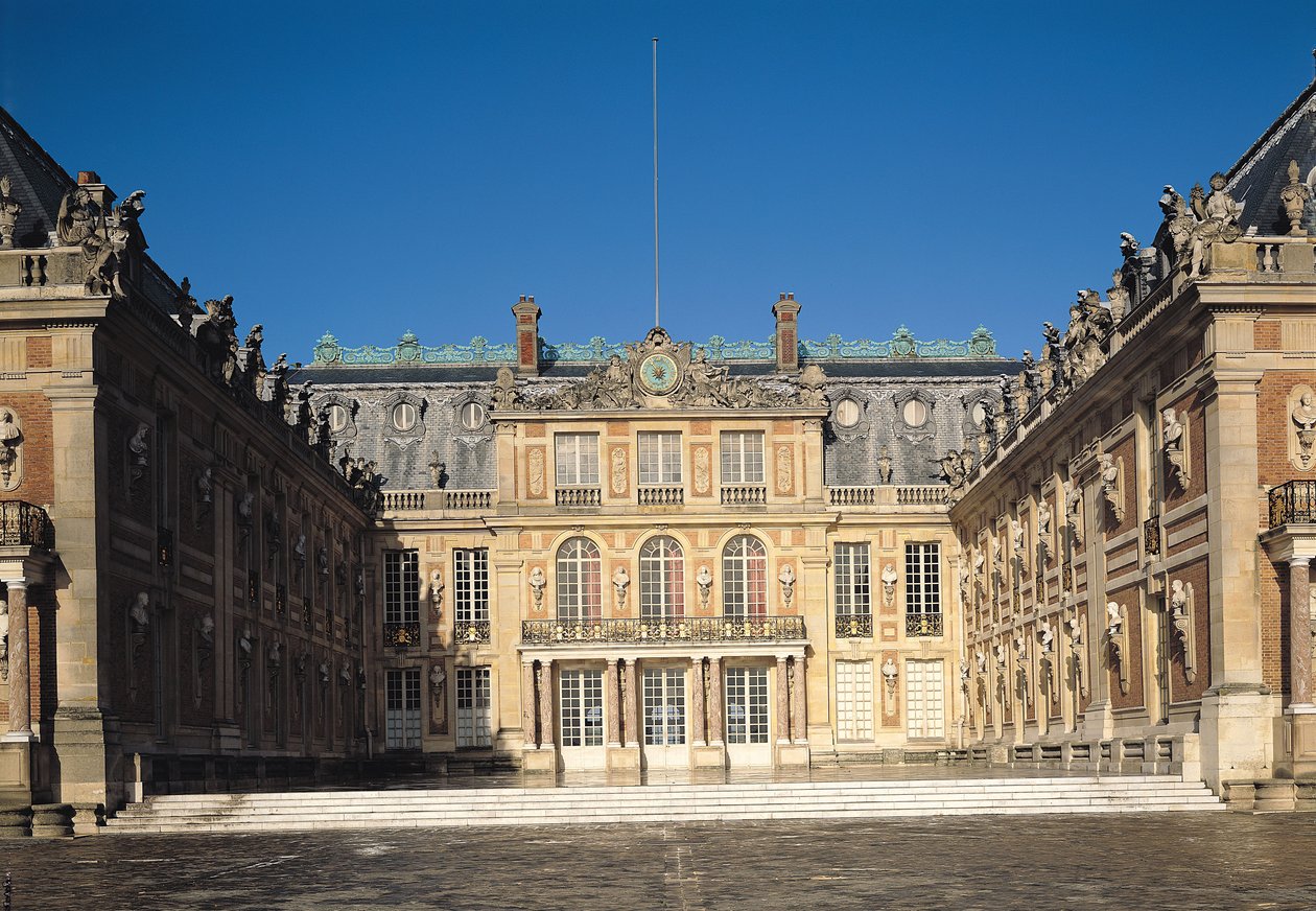 Nádvoří Ludvíka XIII., neboli Mramorové nádvoří, přestavěné Louisem Le Vauem (1612-70), kolem roku 1630 od Louis Le Vau