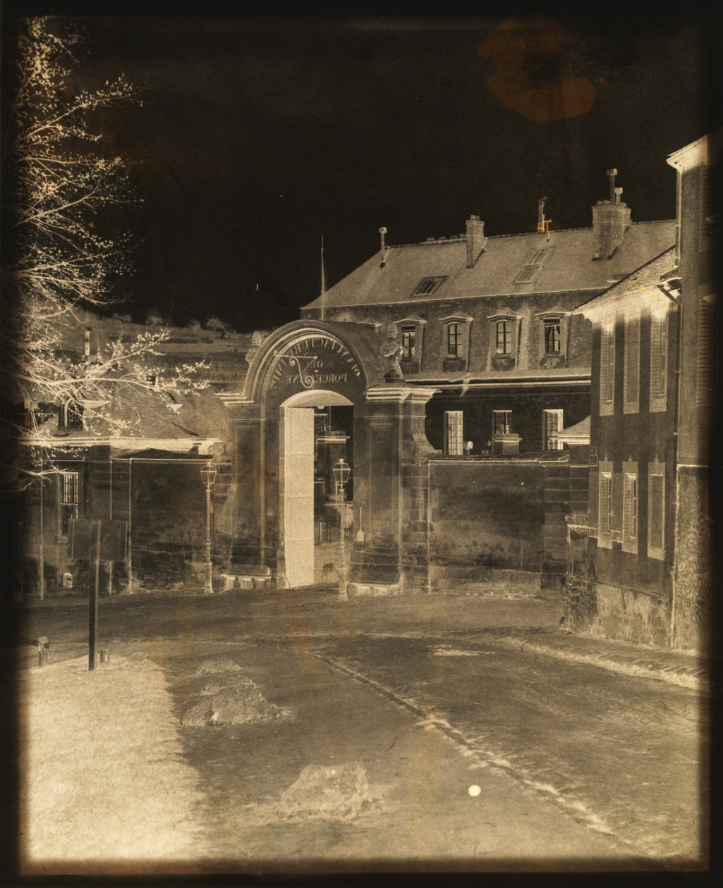 Brána do továrny Sèvres od Louis-Rémy Robert