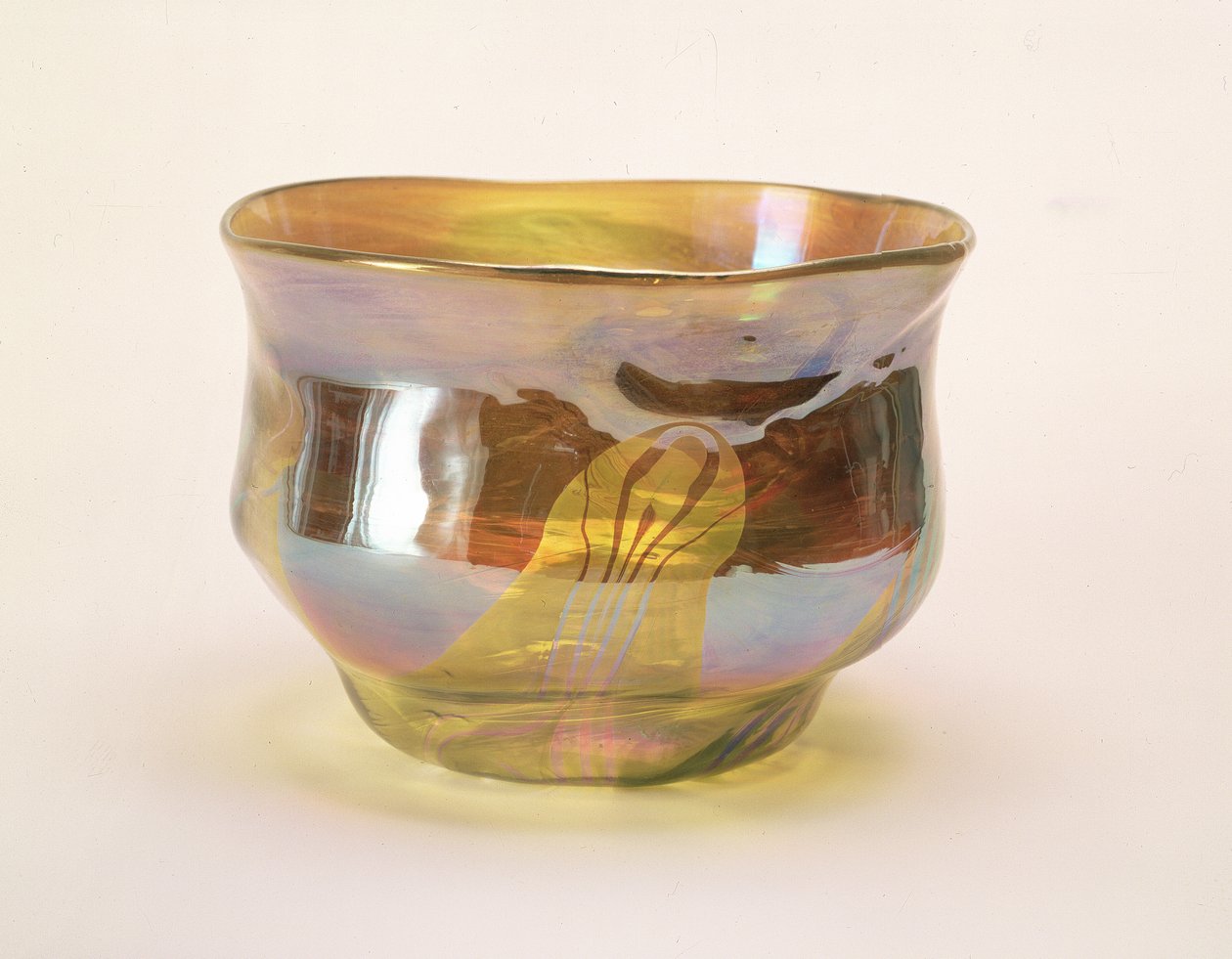 Favrile Bowl, pro Glass Decorating Company, New York, kolem roku 1894 (žluté sklo s iridescencí) od Louis Comfort Tiffany