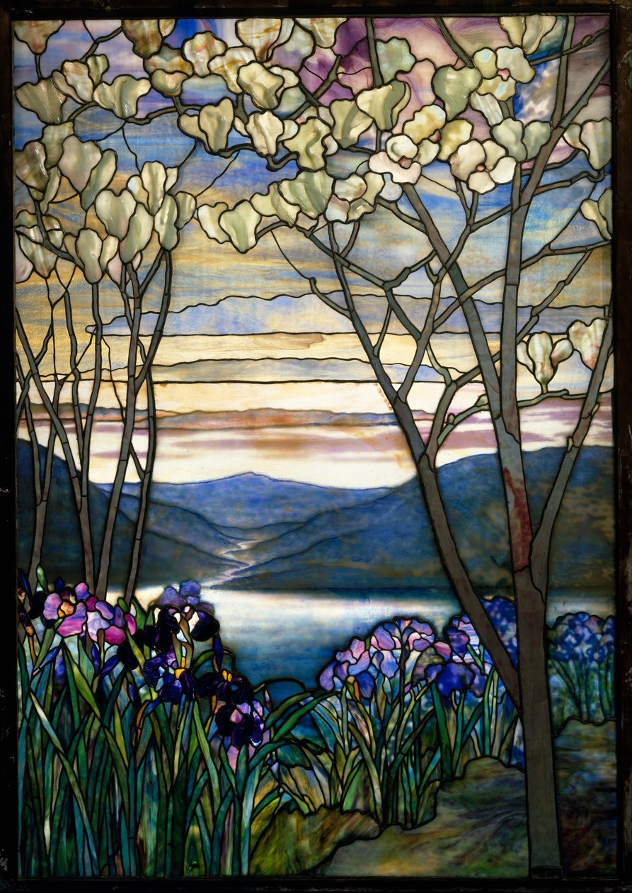 Magnolie a kosatce, kolem roku 1908 (olovnaté sklo Favrile) od Louis Comfort Tiffany