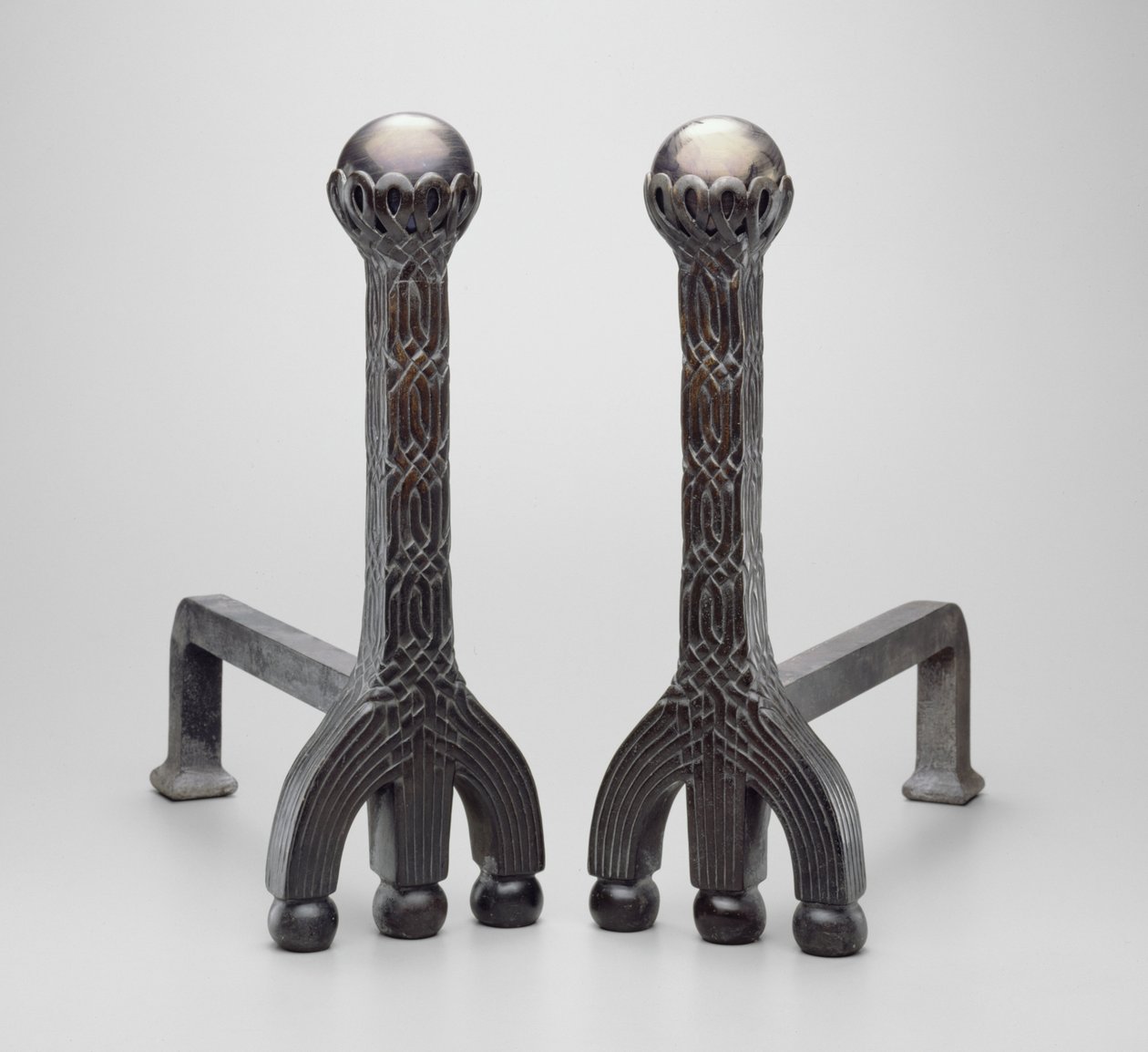 Pár andirons, c.1892/1902 (bronz s favrile sklem) od Louis Comfort Tiffany