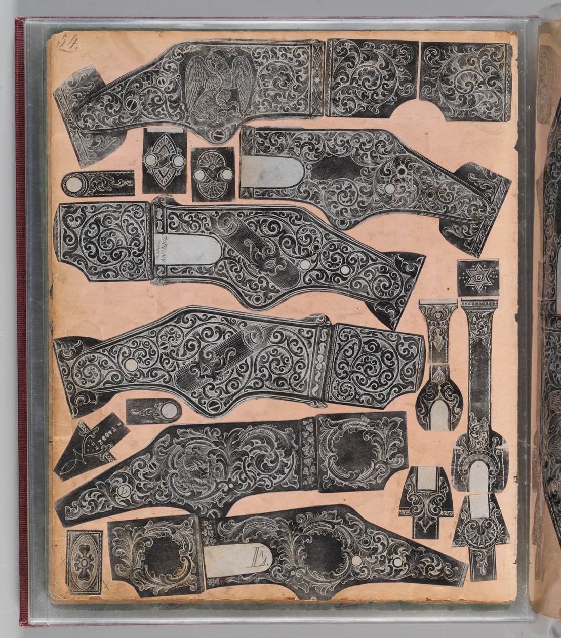 Pracovní sešit zaznamenávající vyrytý ornament střelných zbraní Louise D. Nimschkeho, Američan, c1850-1900. od Louis D. Nimschke