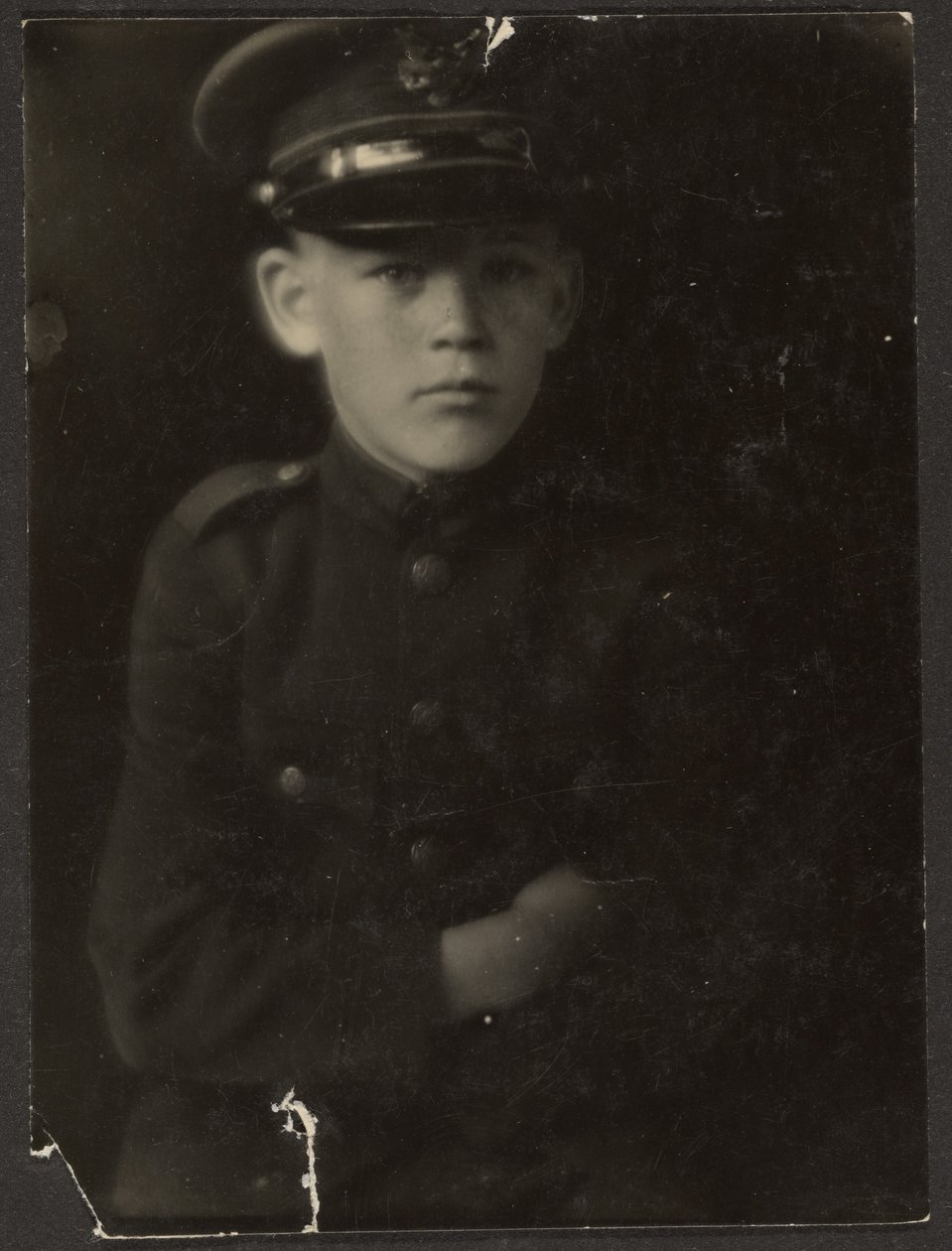 [Chlapec v uniformě] od Louis Fleckenstein