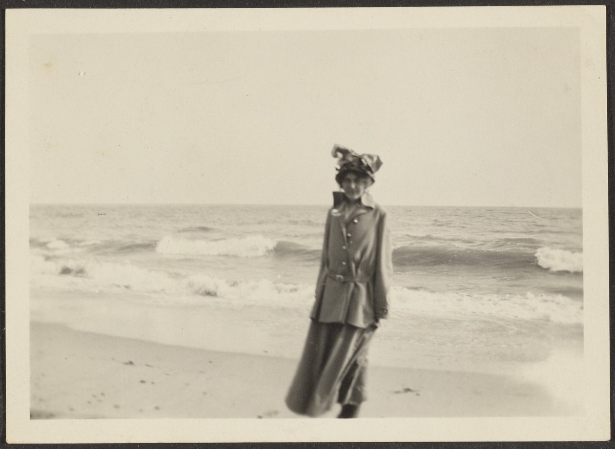 [Florence at the Deach] | Louis Fleckenstein