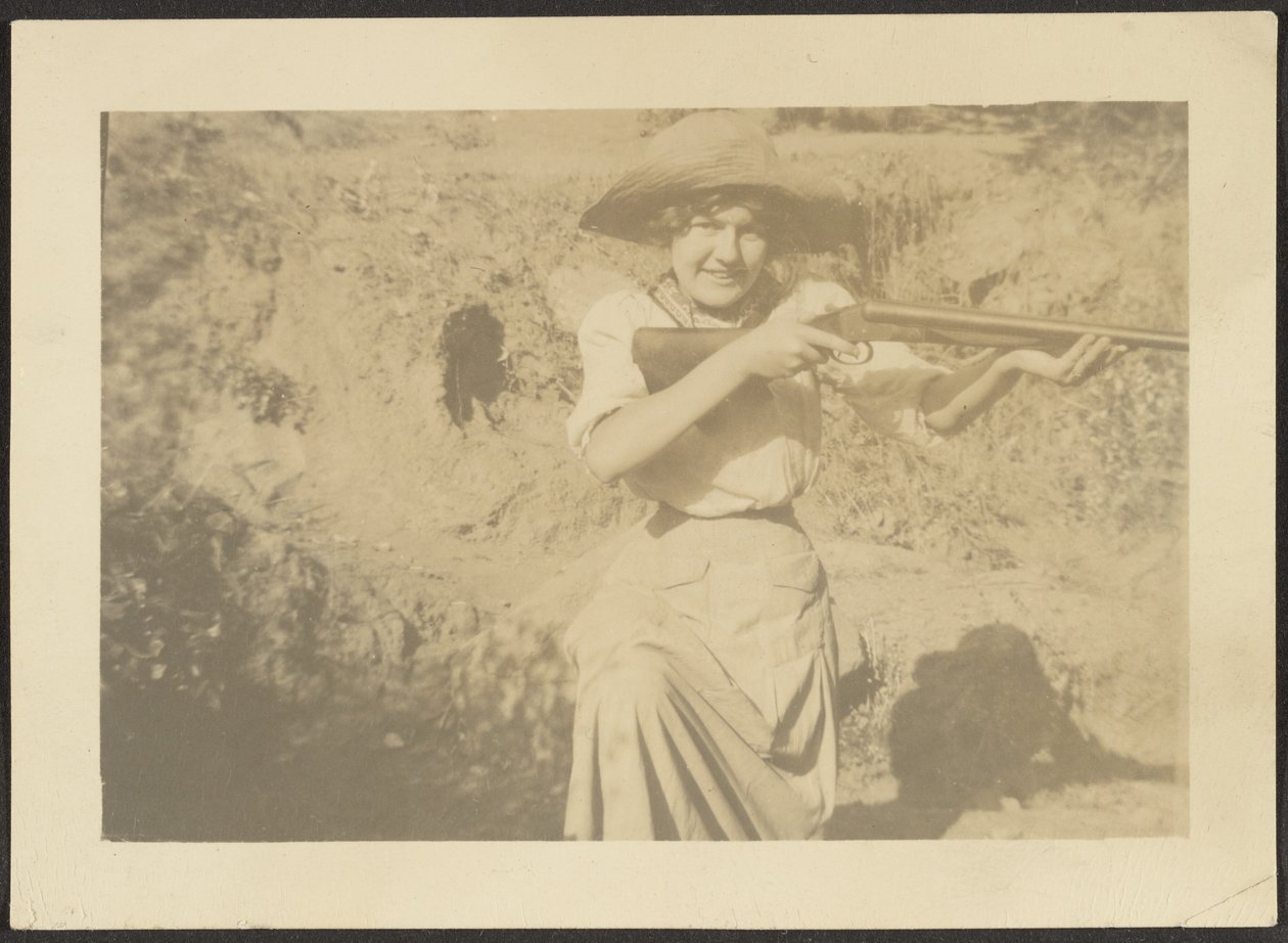 [Florence s pistolí] od Louis Fleckenstein