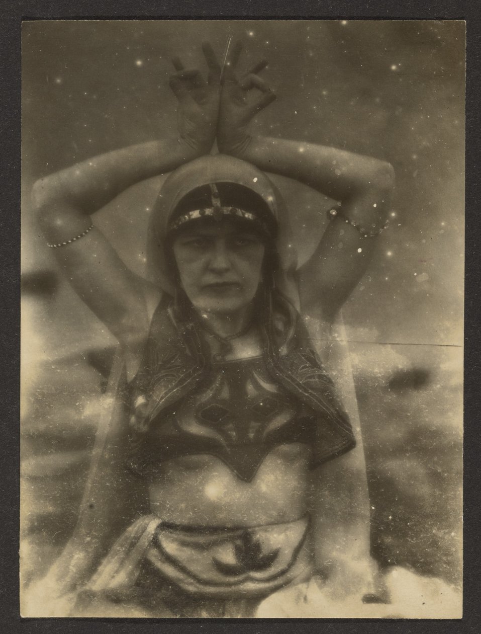 [Nautch Girl] od Louis Fleckenstein