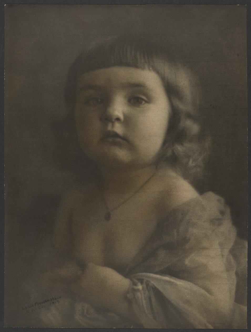 [Portrét dítěte v gázě] od Louis Fleckenstein