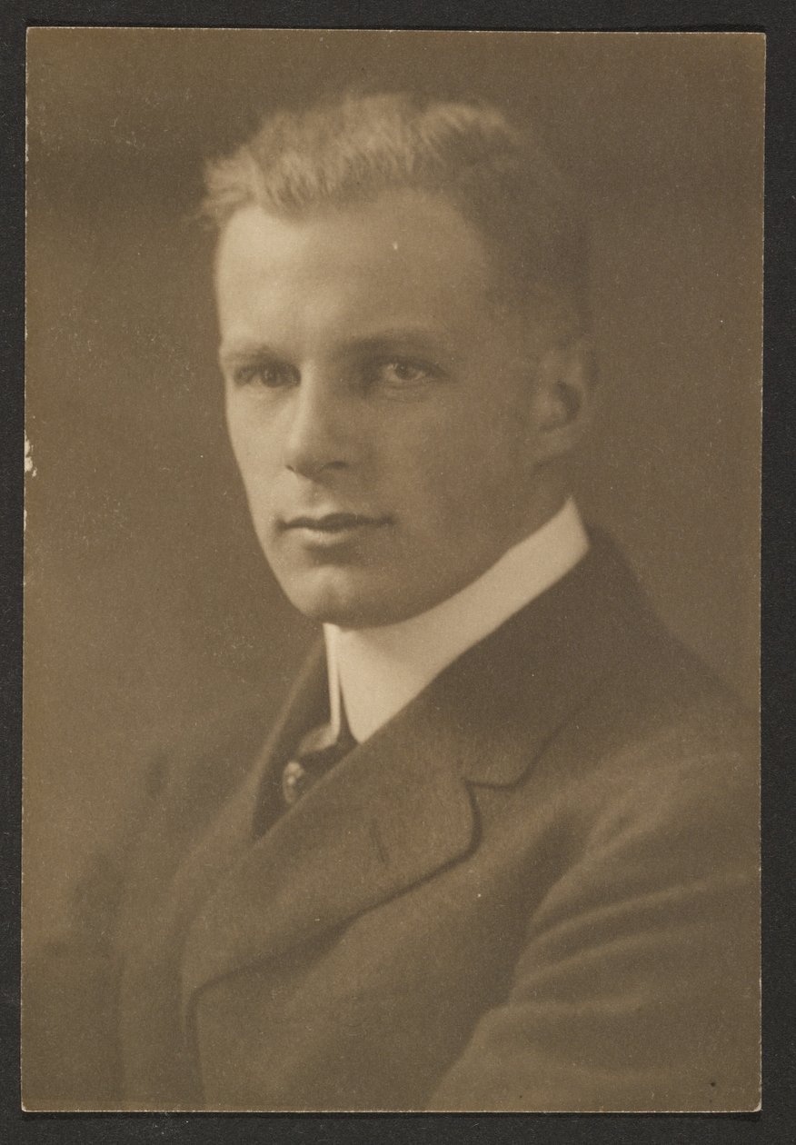 [Portrét muže se střihem na hlavě] od Louis Fleckenstein