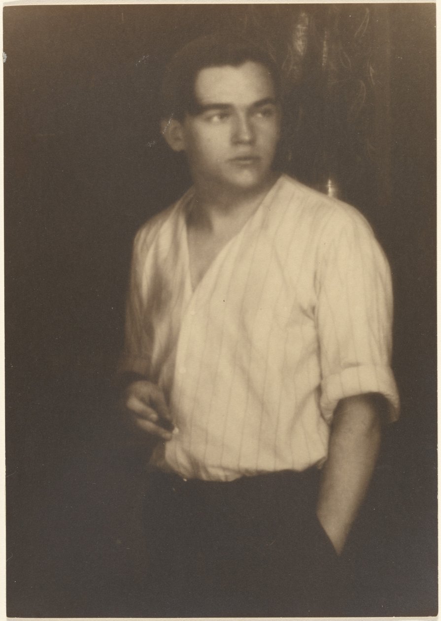 [Portrét mladého muže v pruhované košili s cigaretou] od Louis Fleckenstein