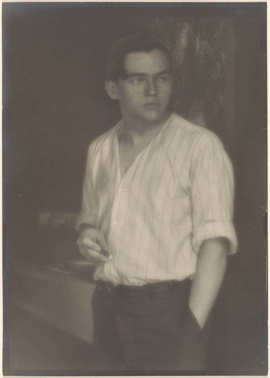 [Portrét mladého muže v pruhované košili s cigaretou] od Louis Fleckenstein