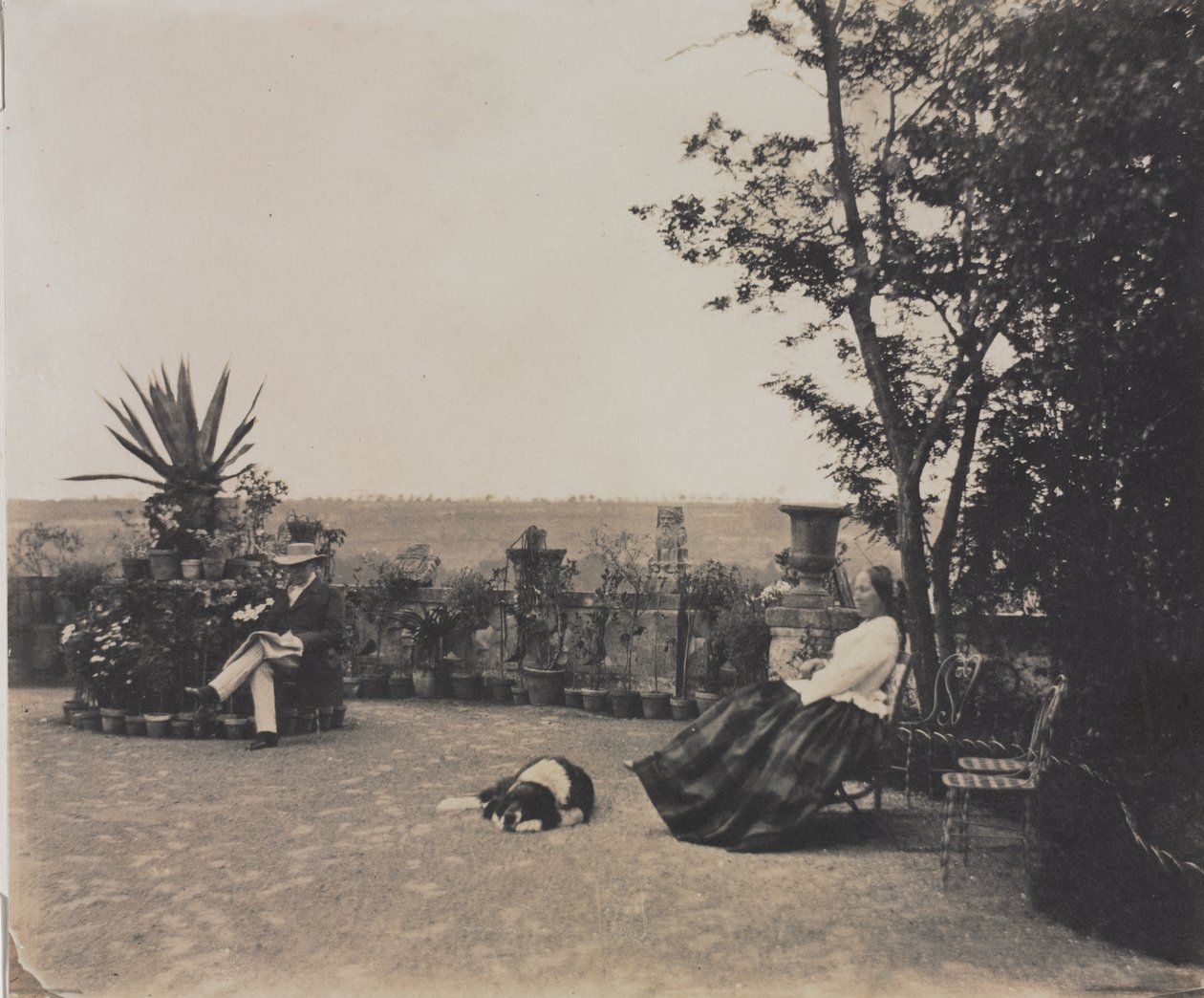 Bez názvu (Odpočívající muž a žena), asi 1854 (tisk na solném papíře z mokrého kolodiového negativu na skle) od Louis Pierre Theophile Dubois de Nehaut