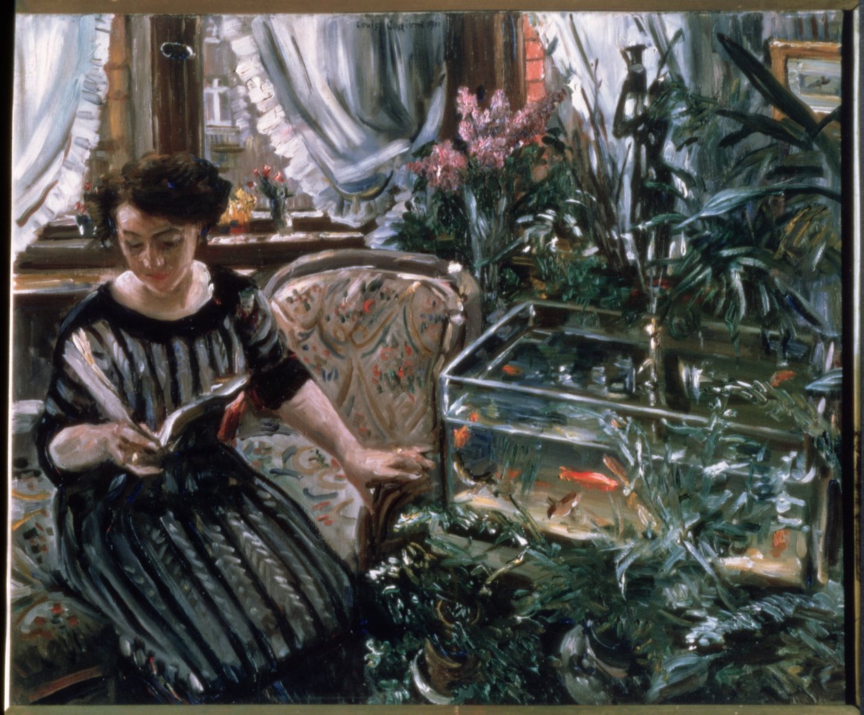 Žena čte poblíž nádrže na zlaté rybky od Lovis Corinth