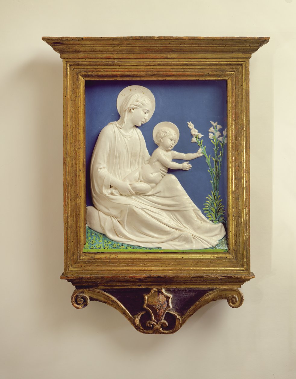 Madonna z lilií, cca 1450-60 (terakota s glazurou) od Luca Della Robbia