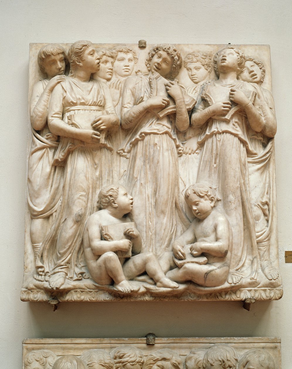 Zpívající andělé, reliéf z Kantorie, asi 1432-38 (mramor) od Luca Della Robbia