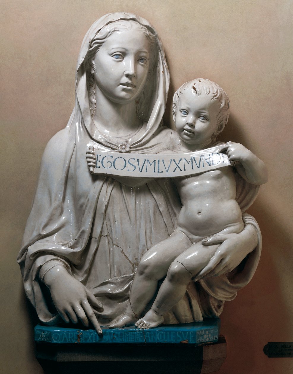 Svatá Panna se Spasitelem dítěte drží svitek od Luca Della Robbia
