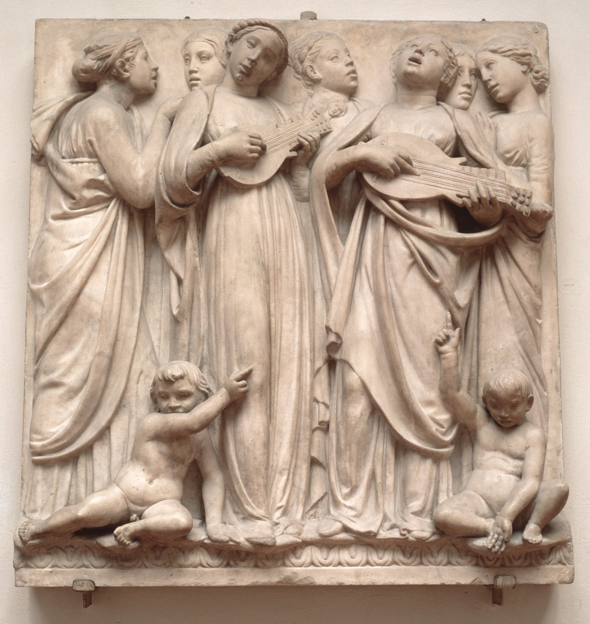 Zpívající andělé, reliéf z Kantorie, asi 1432-38 (mramor) od Luca Della Robbia