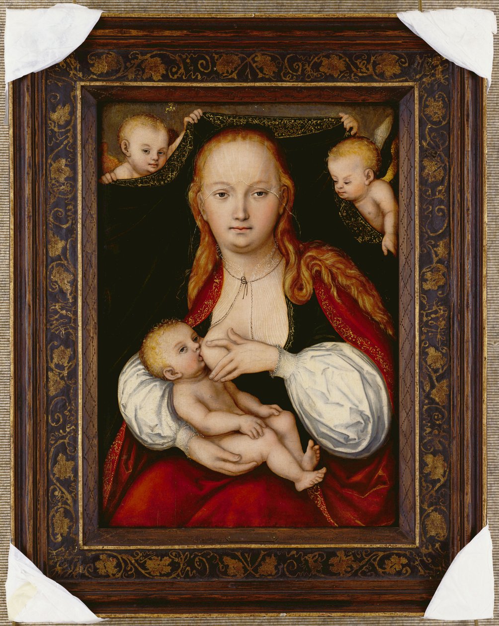 Panna s dítětem, tříčtvrteční, s putti zvedajícím závěs od Lucas Cranach