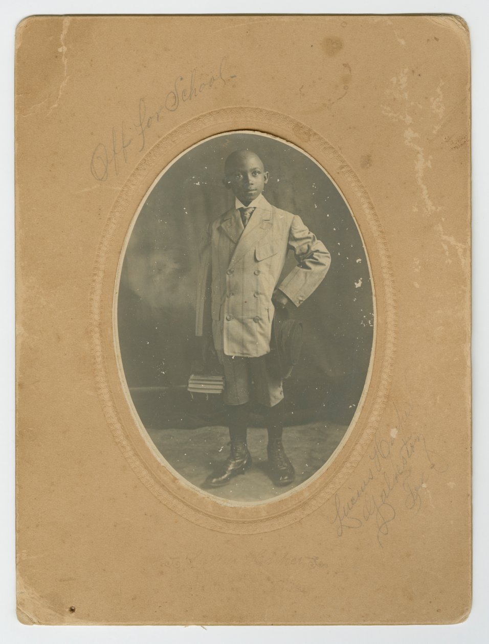 Fotografie Luciuse Harpera, Jr., který odešel do školy, ca. 1910. od Lucius Harper