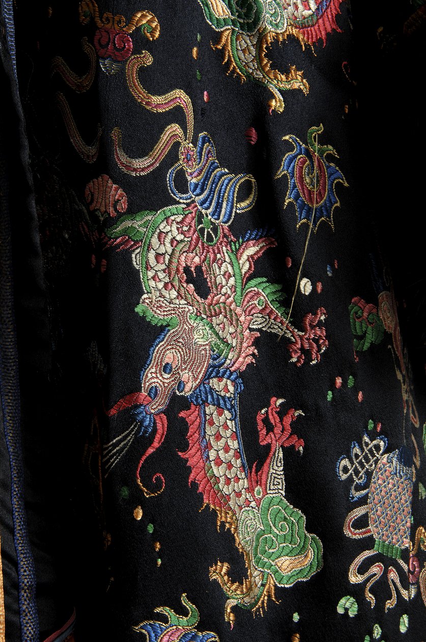 Kabát, cca 1923 (detailní pohled na látku), Hedvábný brokát, stuha a samet, kožešina, Lucile Ltd., Francie od Lucy Christiana Lady Duff Gordon