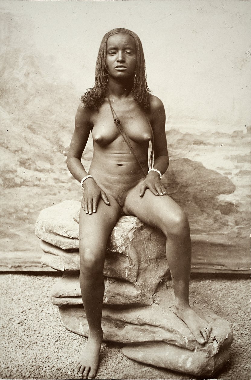 Žena, Eritrea, kolem 1880-90 (želatinový stříbrný tisk) od Luigi Naretti