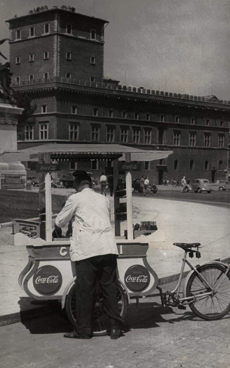Prodavač zmrzliny na náměstí Piazza Venezia v Římě od Luigi Leoni