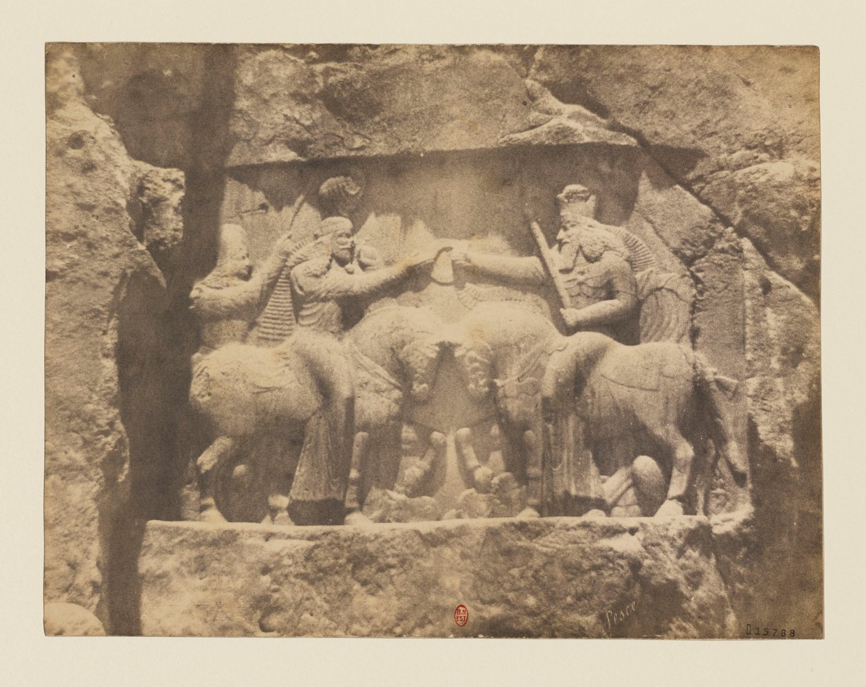 Pohled 10 - Naqsh -e Rostam. Skalní reliéf. Investitura Ardeshir I bohem Ahura-Mazdou od Luigi Pesce