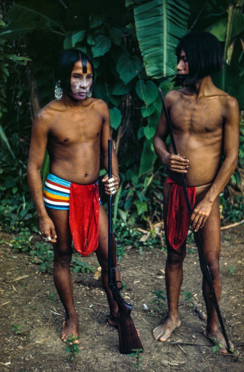 Muži z kmene Emberíů, domorodého lidu na okraji džungle, Panama od Luis Marden