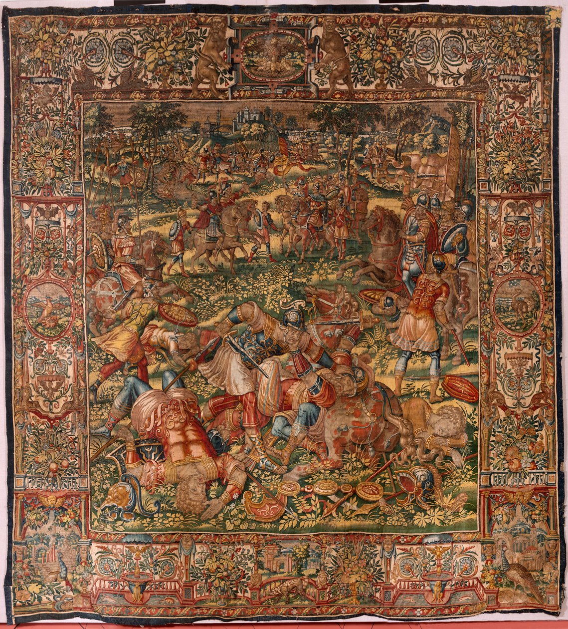 Diecézní muzeum (Diecézní muzeum). Vlámský gobelín. Brusel. Workshop Françoise Geubelse. Seriál Gideonův příběh. Porážka Midjánců (Porážka Midjánců). Hedvábí a vlna. Odkaz biskupa Vincenta Rocka ze Serny. Barokní. 1534-1571, v od Maerten van Heemskerck