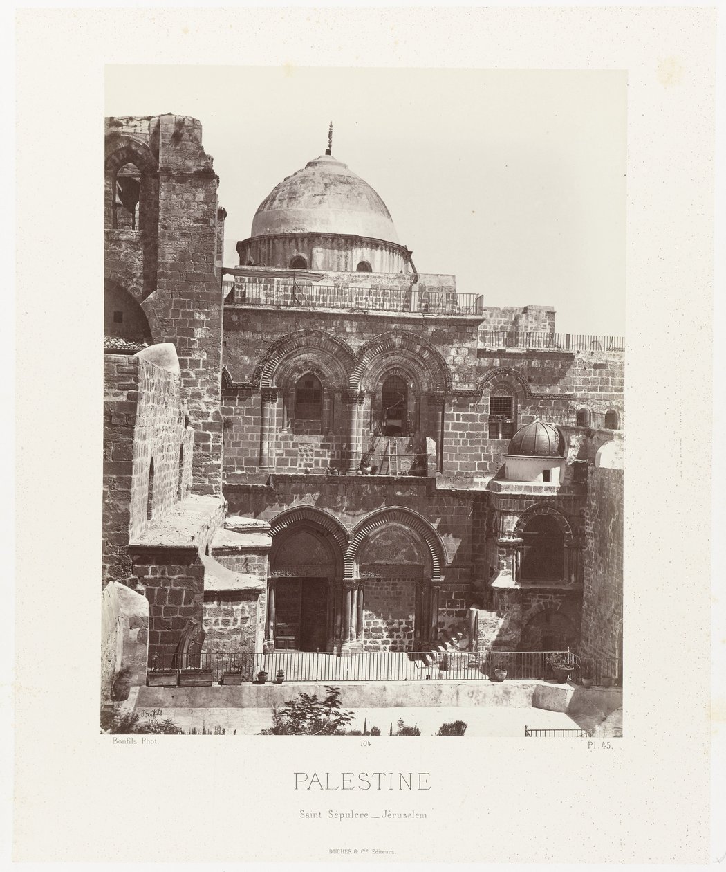 Gezicht op de Saint Sepulcher Kerk v Jeruzalémě (Palestina/Svatý hrob - Jeruzalém) Starověká architektura: Egypt, Řecko, Malá Asie: Fotoalbum (název série) od Maison Bonfils