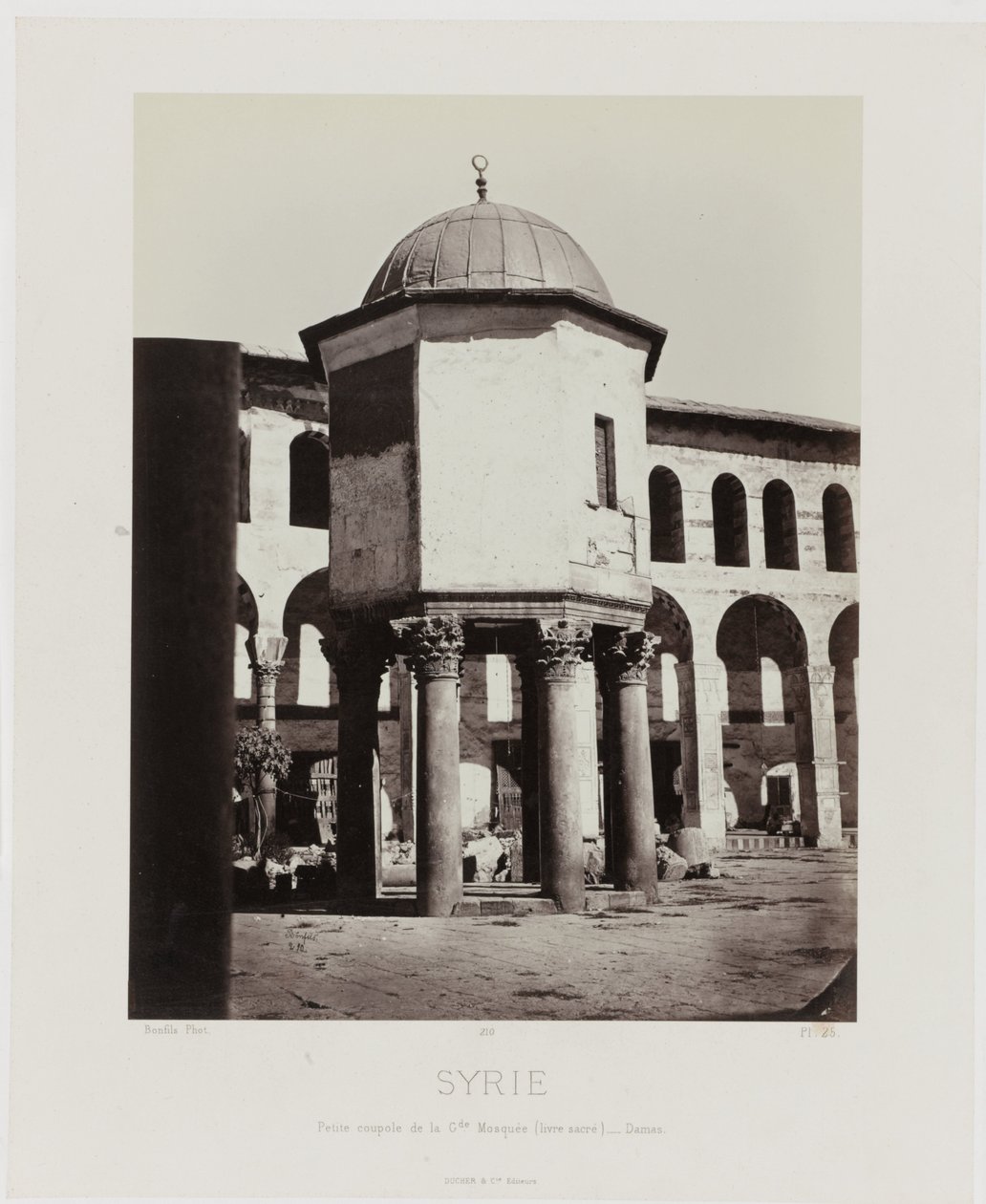 Gezicht op de kleine koepel van de grote Moskee v Damašku (Sýrie/Malá kupole Velké mešity (svatá kniha) - Damašek) Starověká architektura: Egypt, Řecko, Malá Asie: Fotoalbum (název série) od Maison Bonfils
