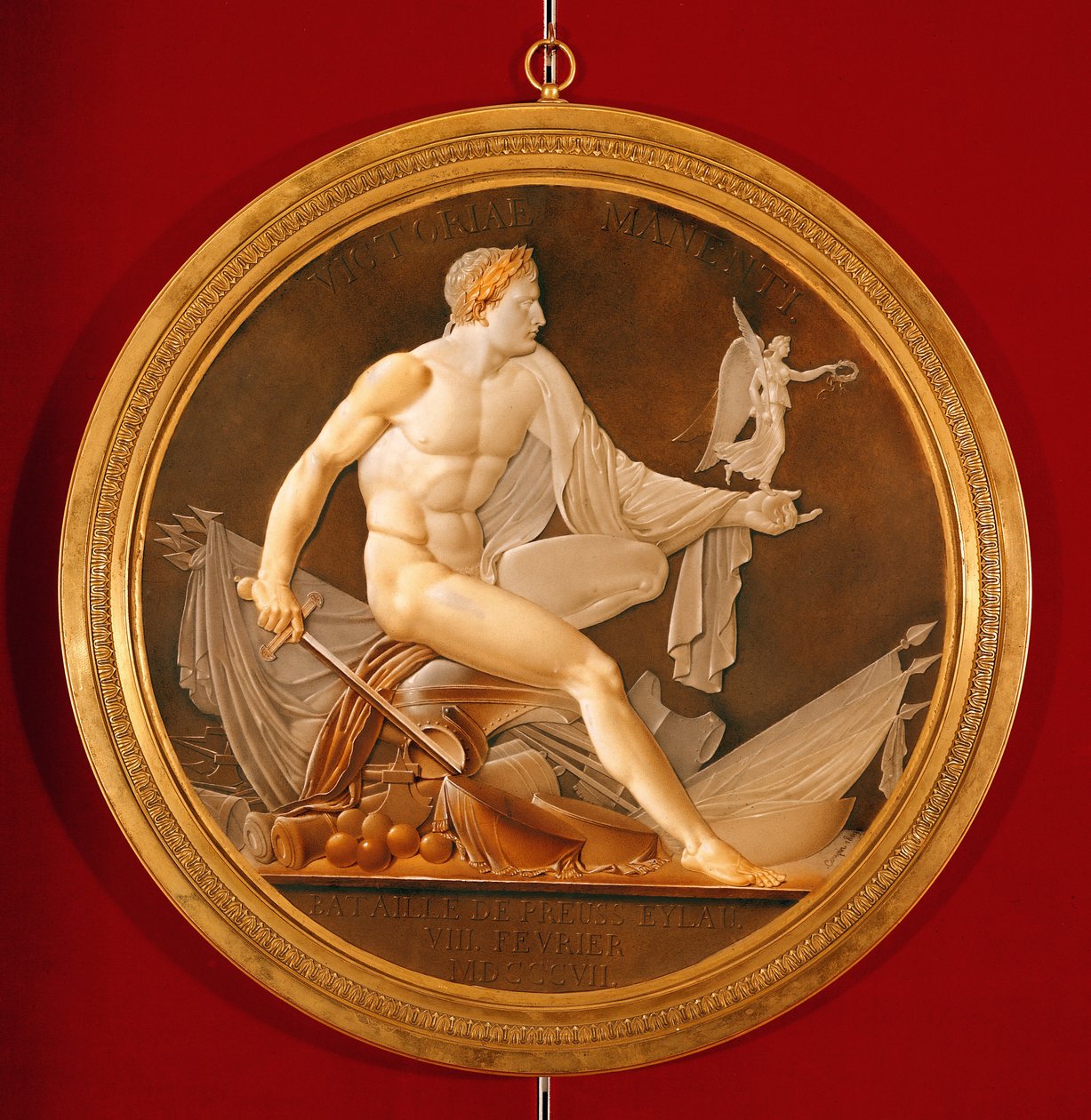 Kruhová pamětní deska na památku bitvy u Eylau s vyobrazením Napoleona držícího postavu Vítězství, Sevres, 1809 (keramika) od Marie Philippe Coupin de la Couperin
