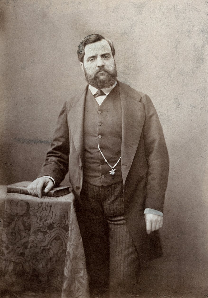 Tříčtvrteční portrét malíře Thomase Couturea s knírkem a hustým plnovousem (černobílá fotografie) od Marie Alexandre Alophe
