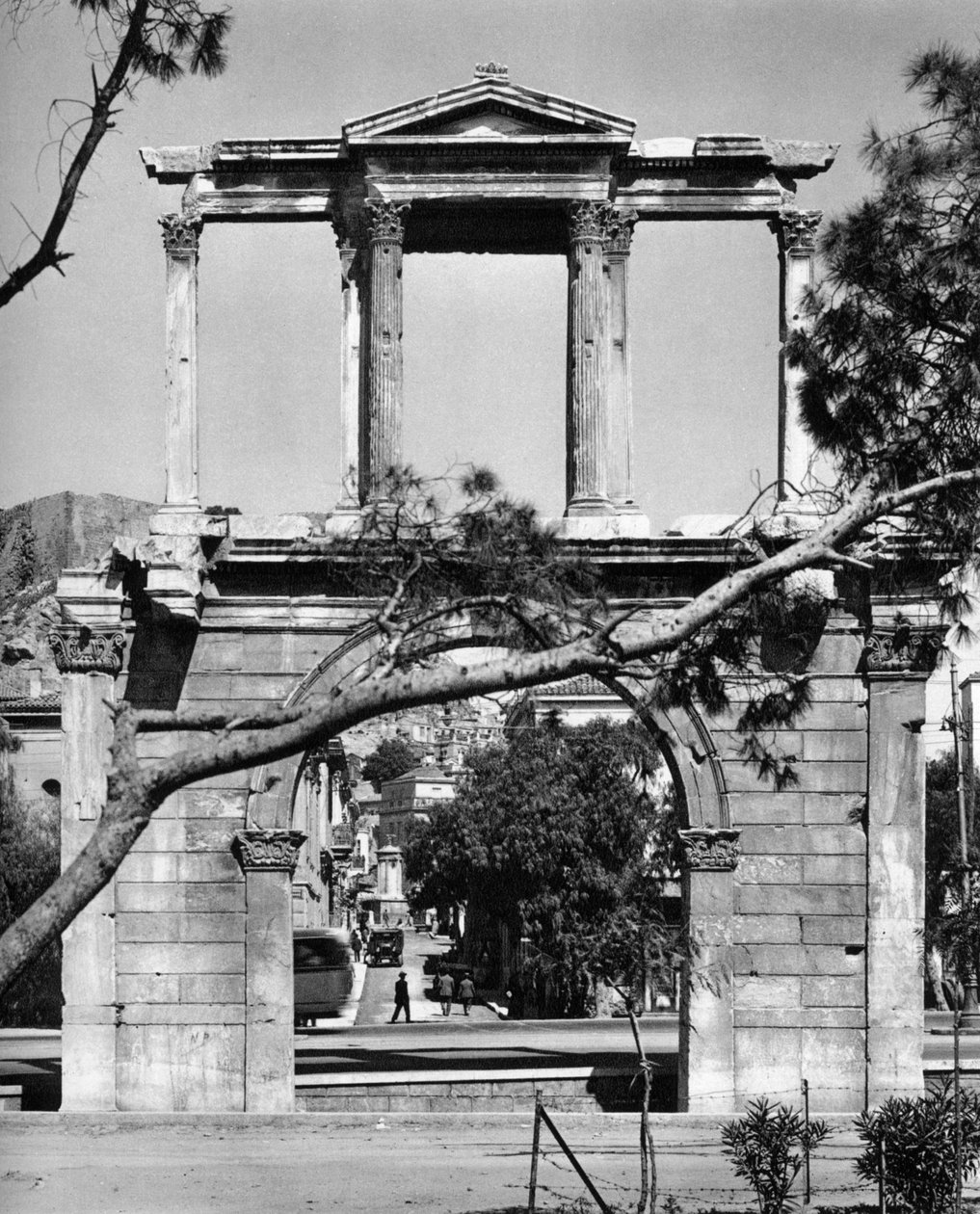 Hadriánův oblouk, Atény, 1937. od Martin Hurlimann