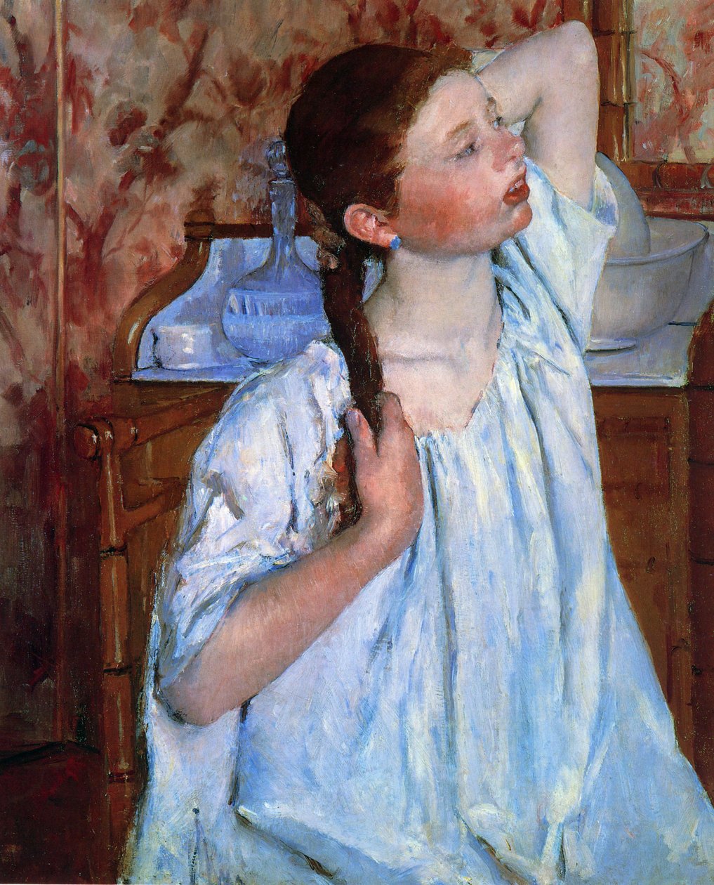 Dívka aranžuje vlasy od Mary Cassatt