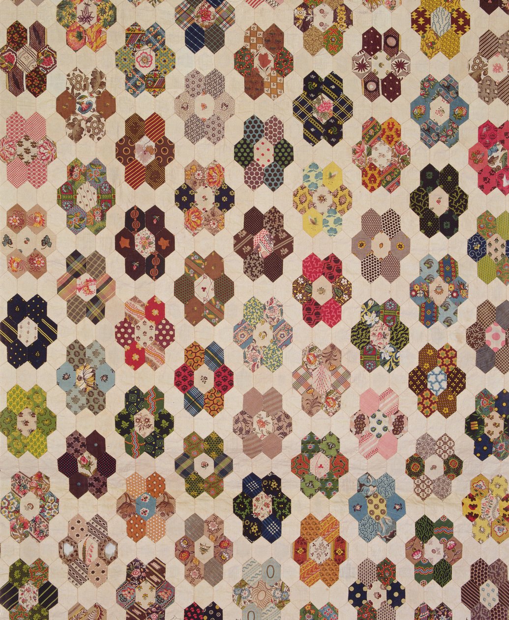 Detail patchworkového přehozu (textil) od Mary Butler