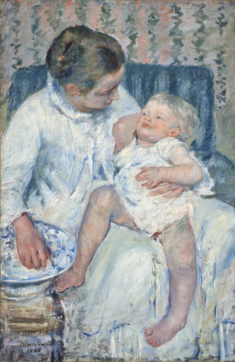 Matka se chystá umýt své ospalé dítě od Mary Stevenson Cassatt