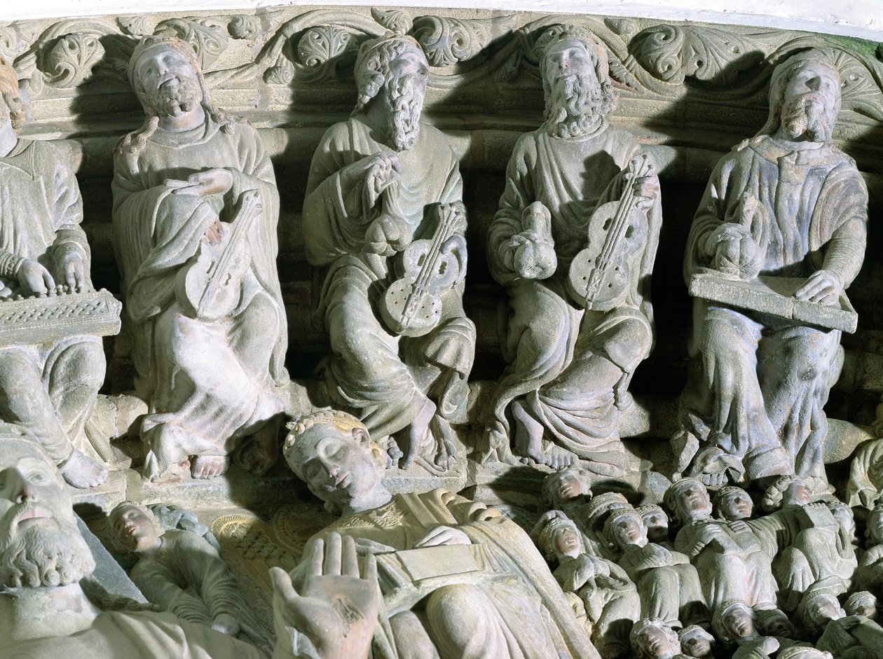 Detail Portico de la Gloria zobrazující kámen hudebníků od Master Mateo