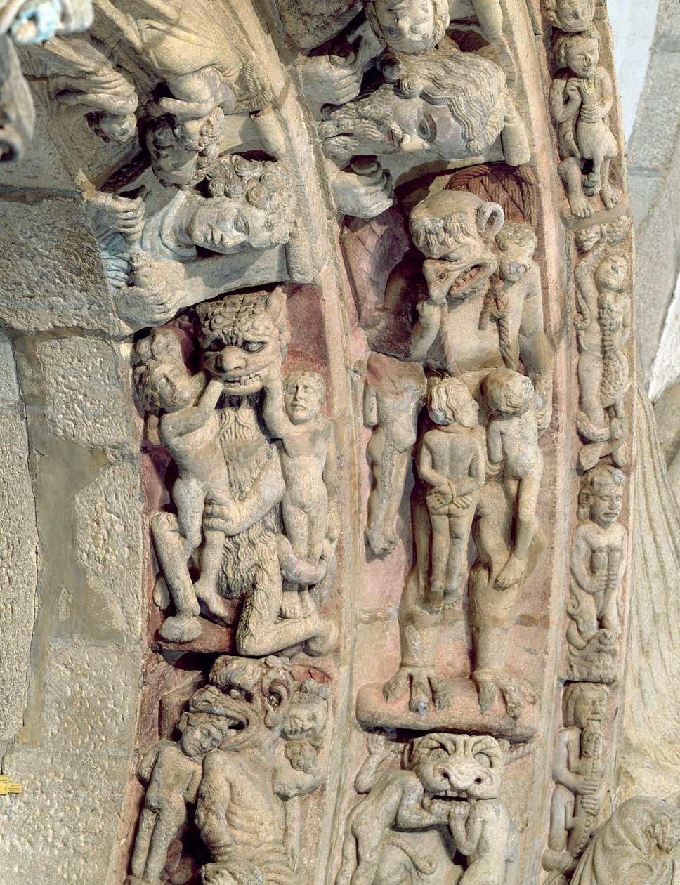 Detail Portico de la Gloria s výjevy z Pekelného kamene od Master Mateo