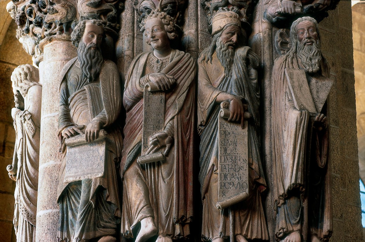 Detail Portico of Glory (portco de la gloria): Skupina proroků (zprava doleva Mojžíš, Izajáš, Daniel a Jeremiáš). Vytvořil mistr Mateo (1188) Interiér katedrály Santiago de Compostela (Santiago de Compostela) (Santiago de Compostela) i od Master Mateo
