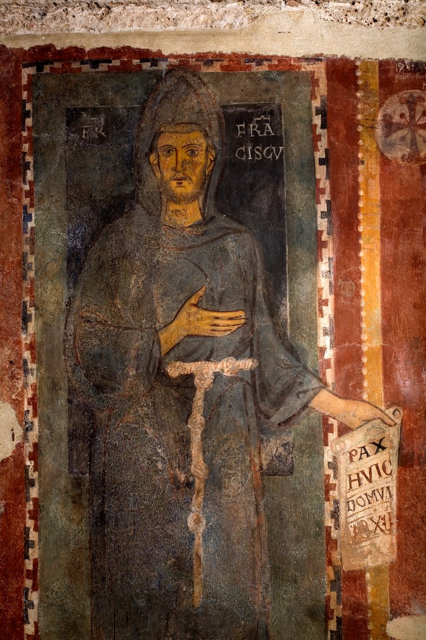 Znázornění svatého Františka z Assisi (1181-1226) Toto je jistě první zobrazení světce popraveného za života, představující bez stigmatu a bez aureoly. Drží papír nebo je napsáno latinsky „“ Pax huic Domui““ (Mír od Master of Saint Francis of Assisi